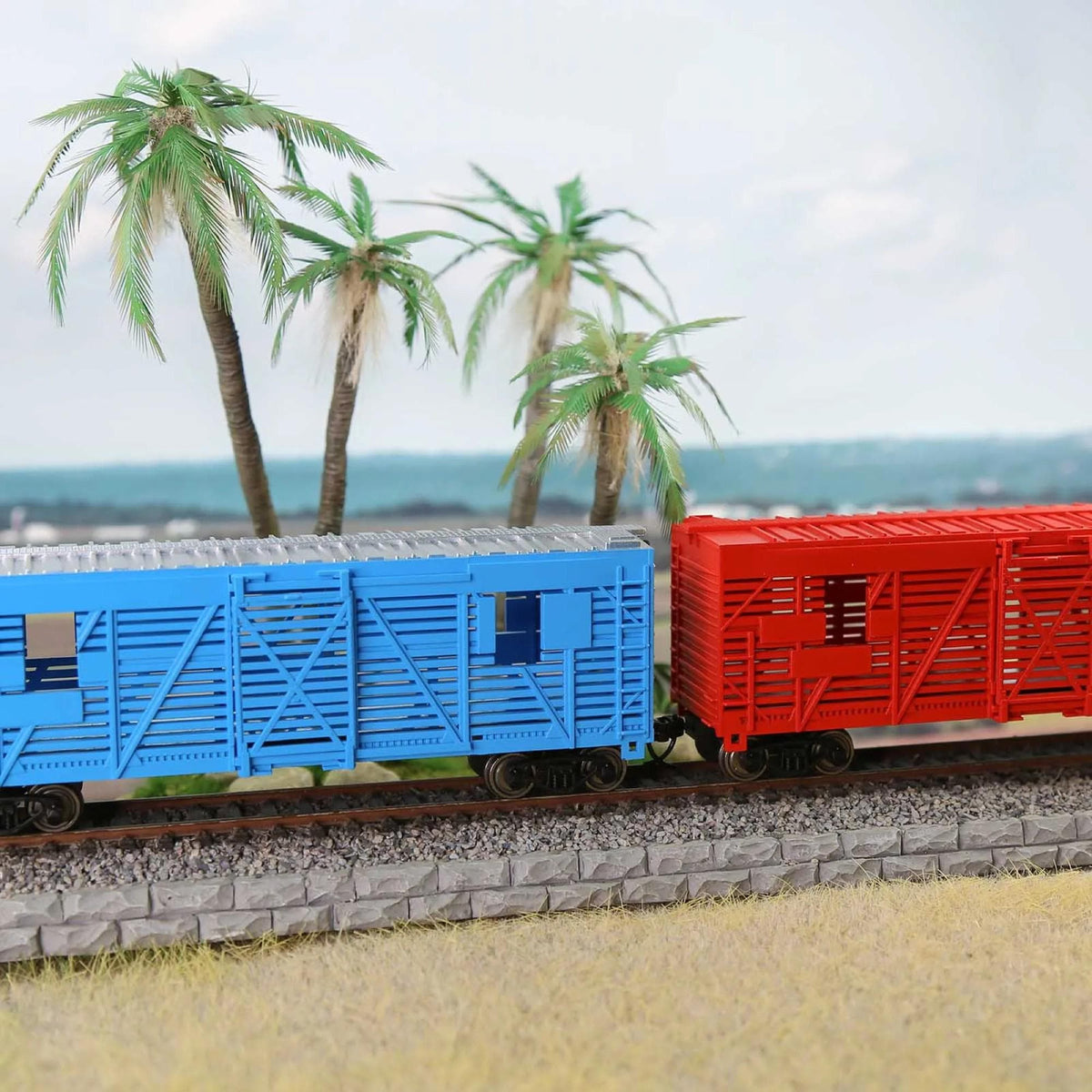 HO Scale 1:87 40ft Stock Car Cattle Wagon Painted Unlettered Freight Train Model