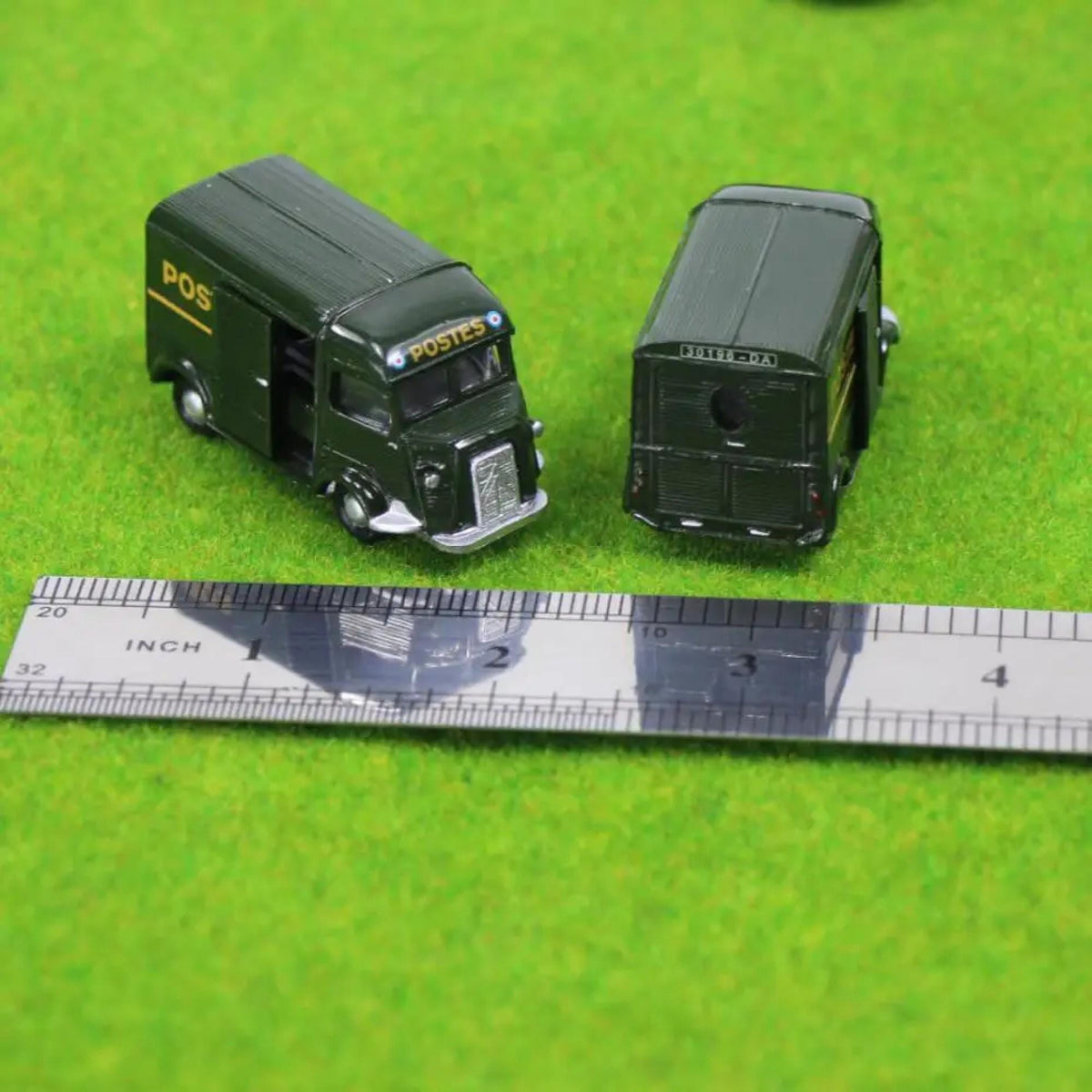 2pcs HO TT Scale 1:100 Model Post Cars Railway Layout Building Scenery Vehicles