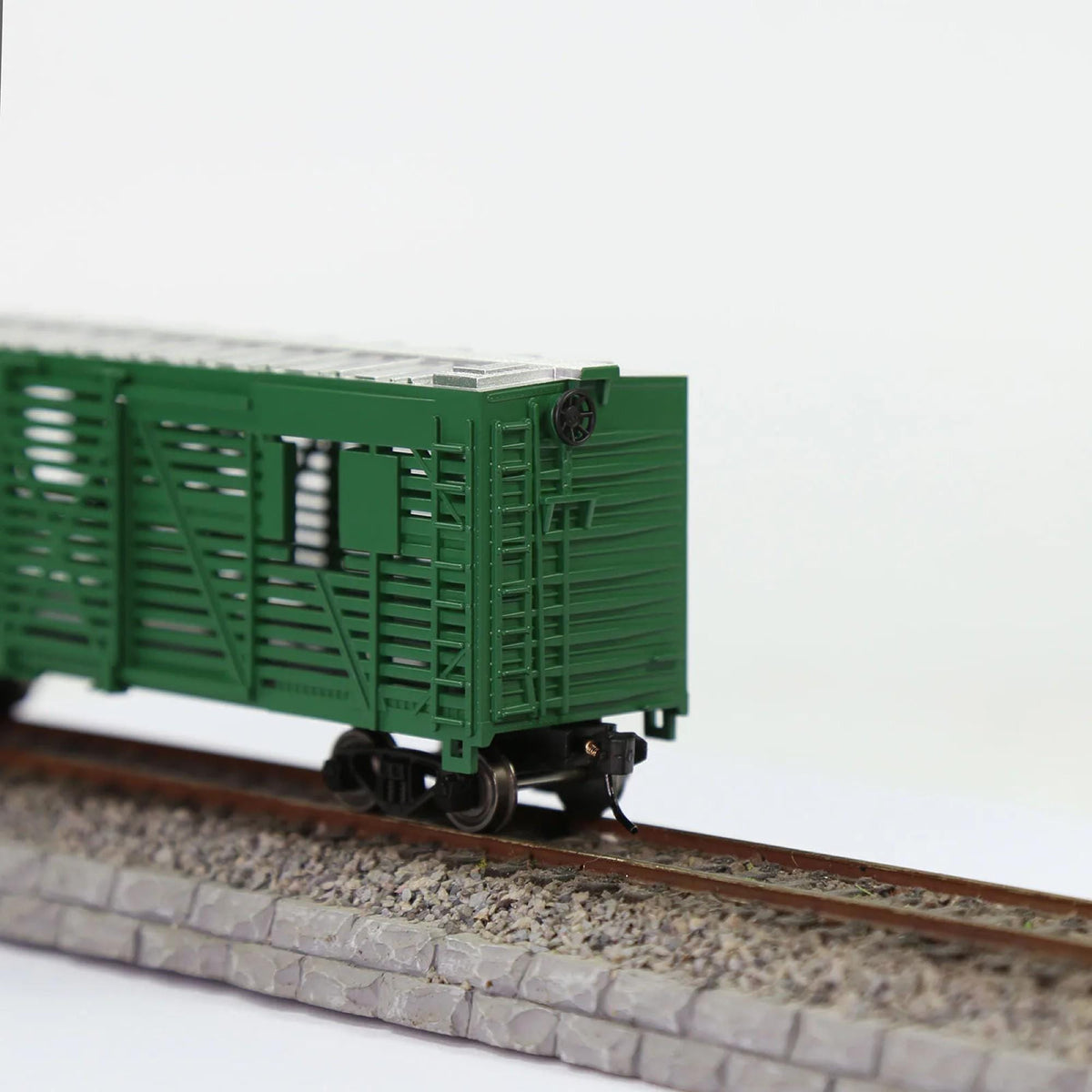 HO Scale 1:87 40ft Stock Car Cattle Wagon Painted Unlettered Freight Train Model