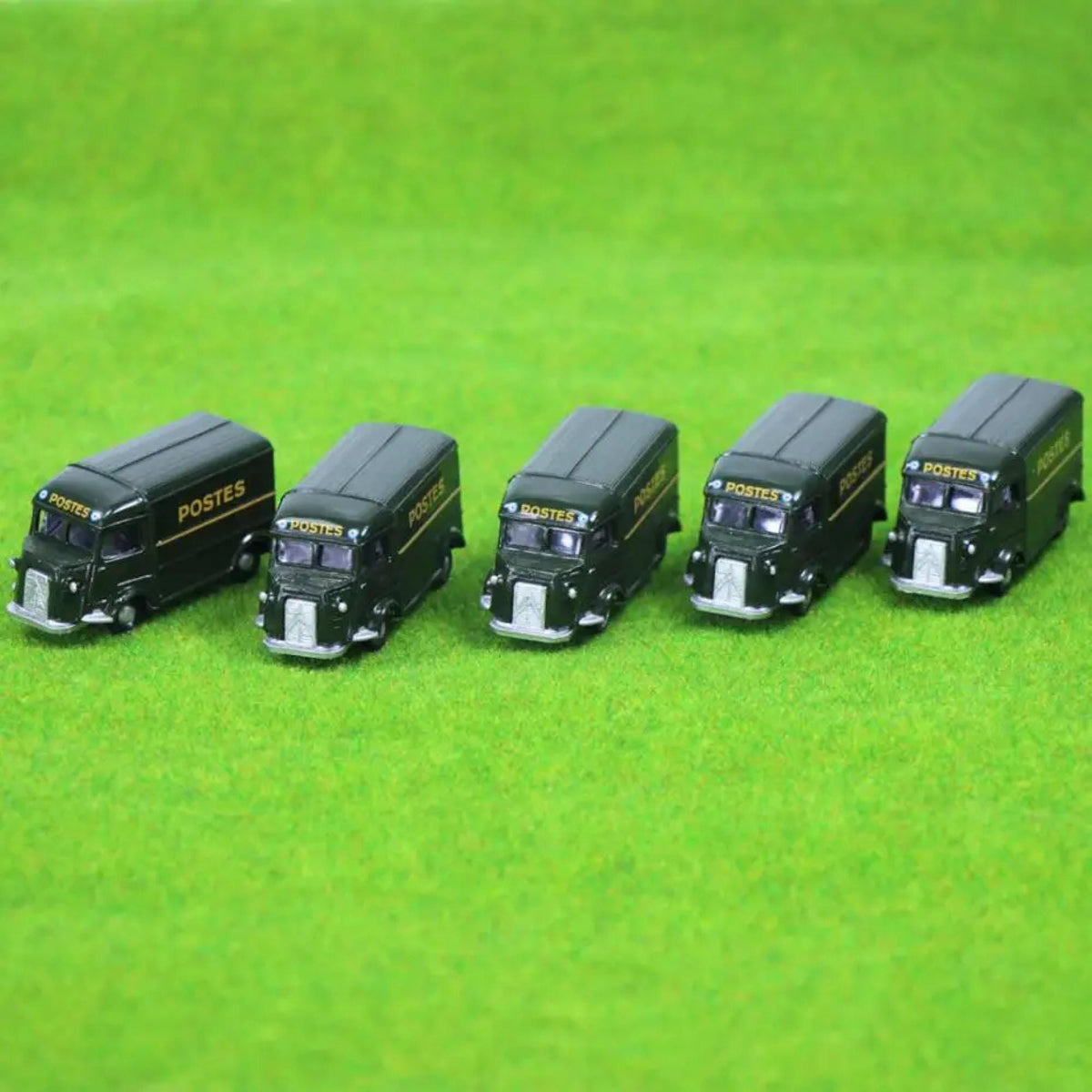2pcs HO TT Scale 1:100 Model Post Cars Railway Layout Building Scenery Vehicles