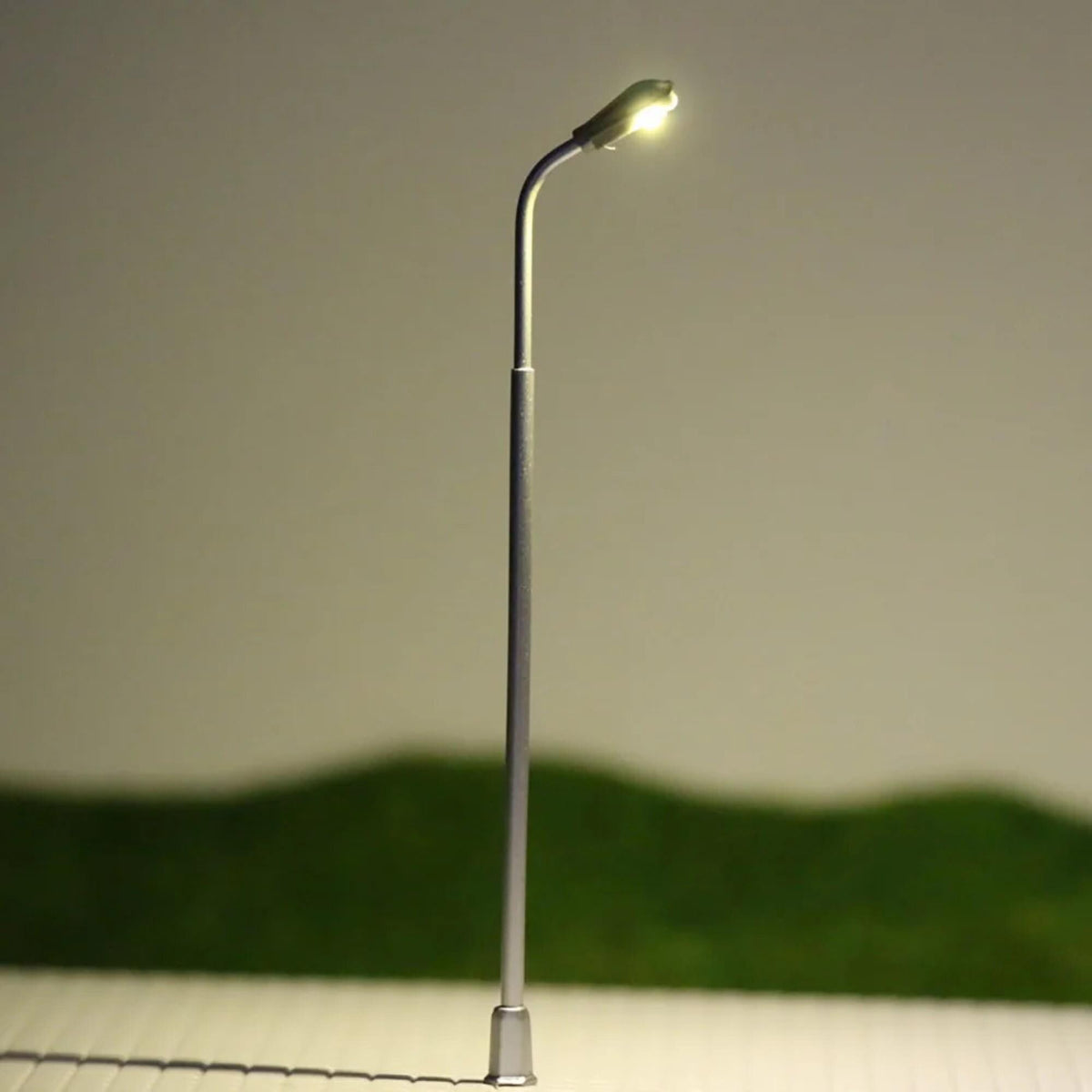 Model Railway Street Lamps: Metal, Warm White LED, Z, N, HO, OO, O Scale